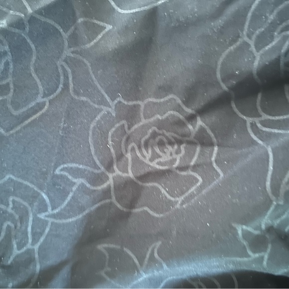 OLD NAVY ACTIVE Go-Dry Semi-Fitted Black Rose Print Running Spring Run Shorts M - Picture 4 of 8